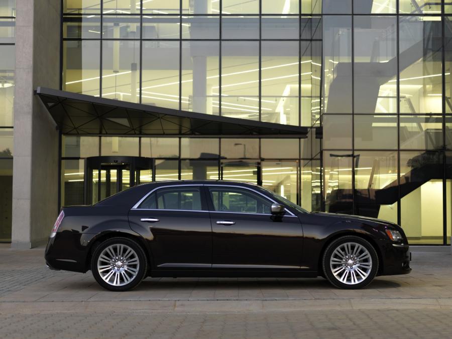  Chrysler 300C 2012 года  (ZA) (фото 3 из 7)